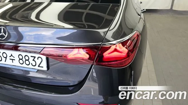Mercedes-Benz E-Class — Фото автомобиля 22