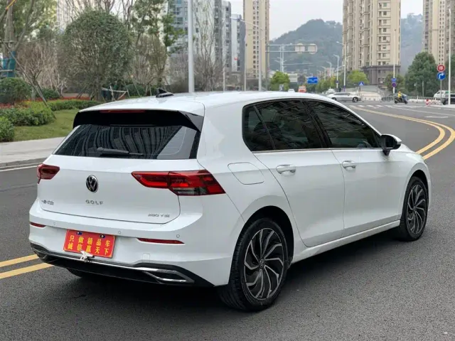 Volkswagen Golf — Фото автомобиля 4
