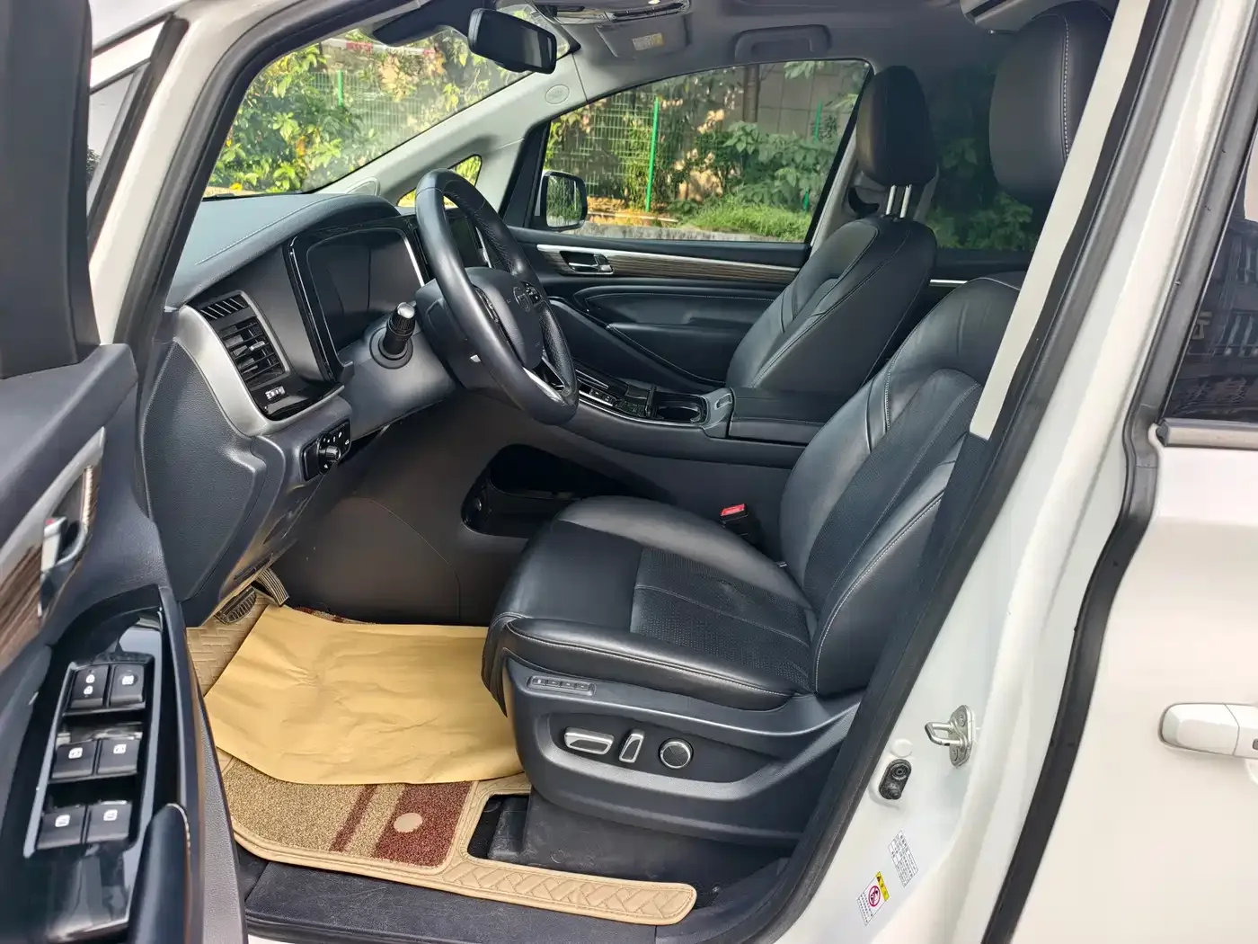 GAC Trumpchi Trumpchi M8 2023 Master Series 390T Ultimate Edition — Фото автомобиля 6