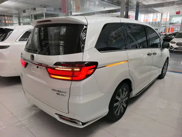 Honda Odyssey — Фото автомобиля 6