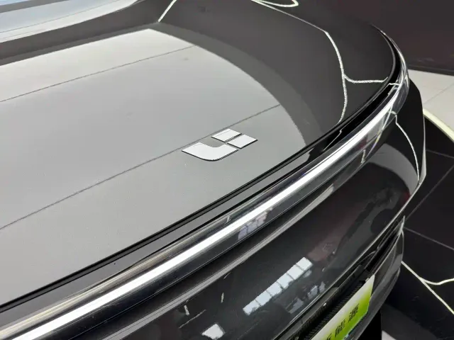 Li Auto L8 — Фото автомобиля 3