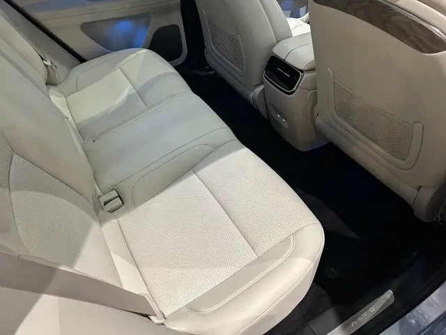 Aito M5 — Фото автомобиля 12