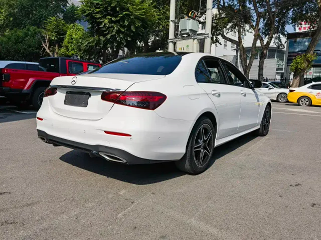 Mercedes-Benz E-Class — Фото автомобиля 6