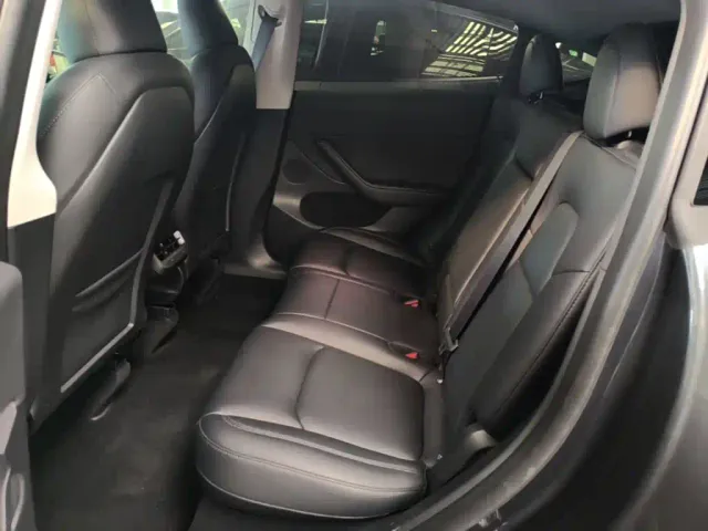 Tesla Model Y — Фото автомобиля 16