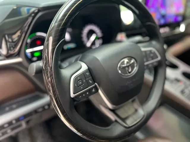 Toyota Sienna — Фото автомобиля 7