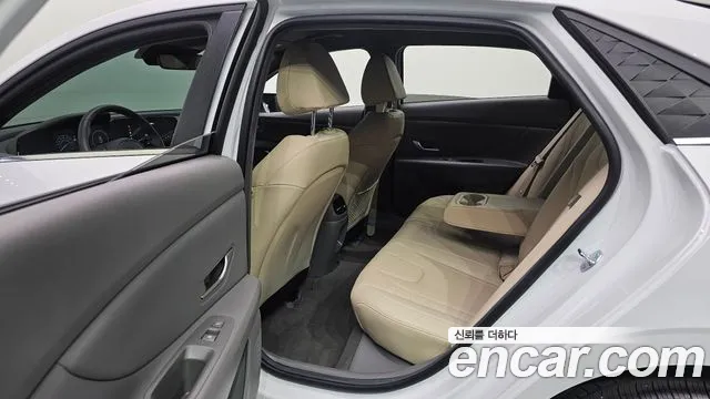 Hyundai Avante CN7 — Фото автомобиля 12