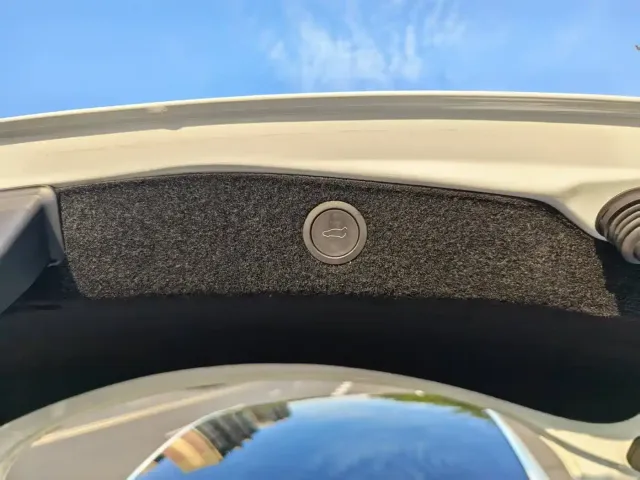 Tesla Model 3 — Фото автомобиля 25