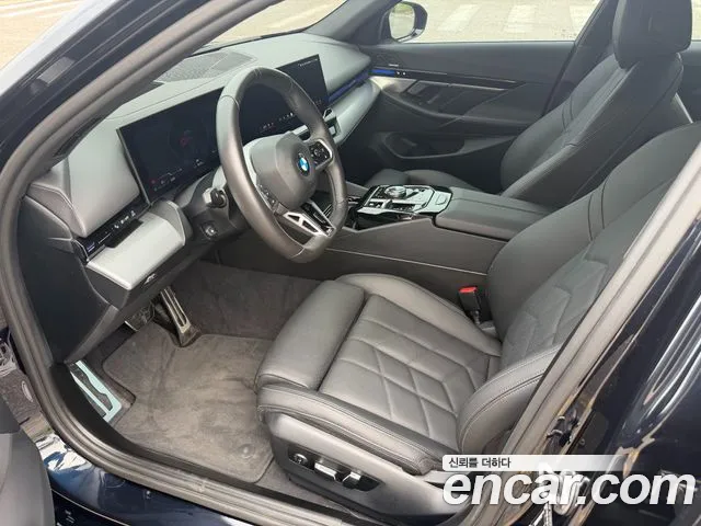 BMW 5-Series — Фото автомобиля 10