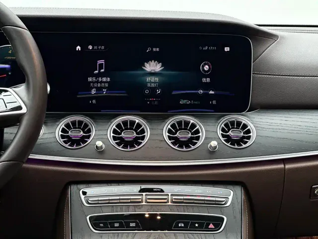 Mercedes-Benz E-Class — Фото автомобиля 13