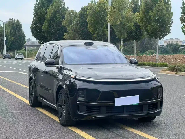 Li Auto L8 — Фото автомобиля 3