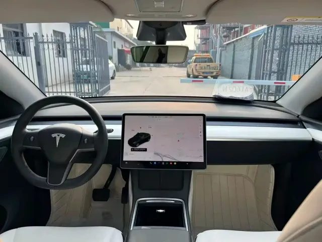 Tesla Model Y — Фото автомобиля 5