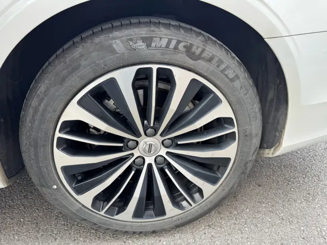 Volvo S90 — Фото автомобиля 9