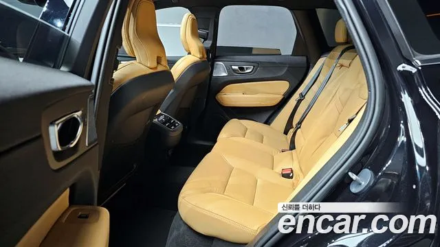 Вольво XC60 — Фото автомобиля 26