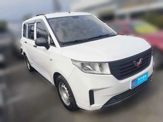 Wuling Hongguang Plus — Фото автомобиля 3