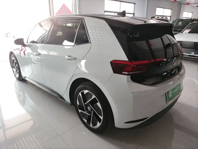 Volkswagen ID.3 — Фото автомобиля 4