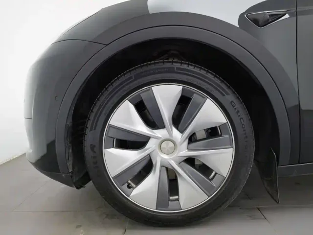 Tesla Model Y — Фото автомобиля 17
