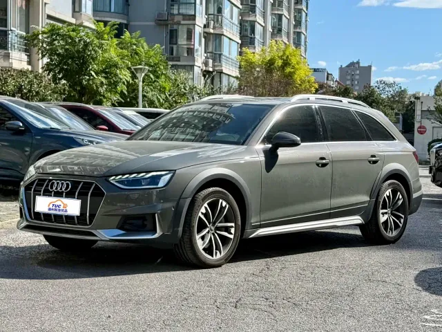Фотография автомобиля — Audi A4