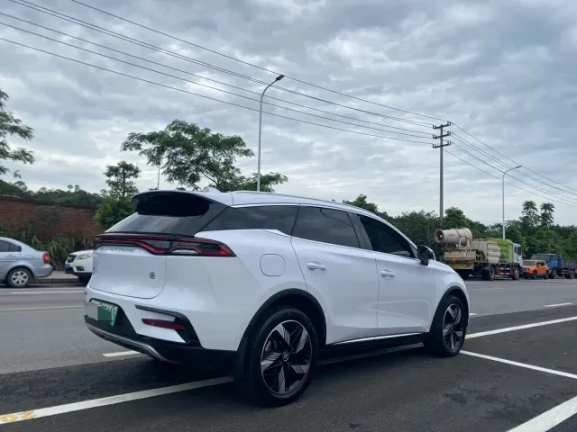 BYD Tang — Фото автомобиля 10