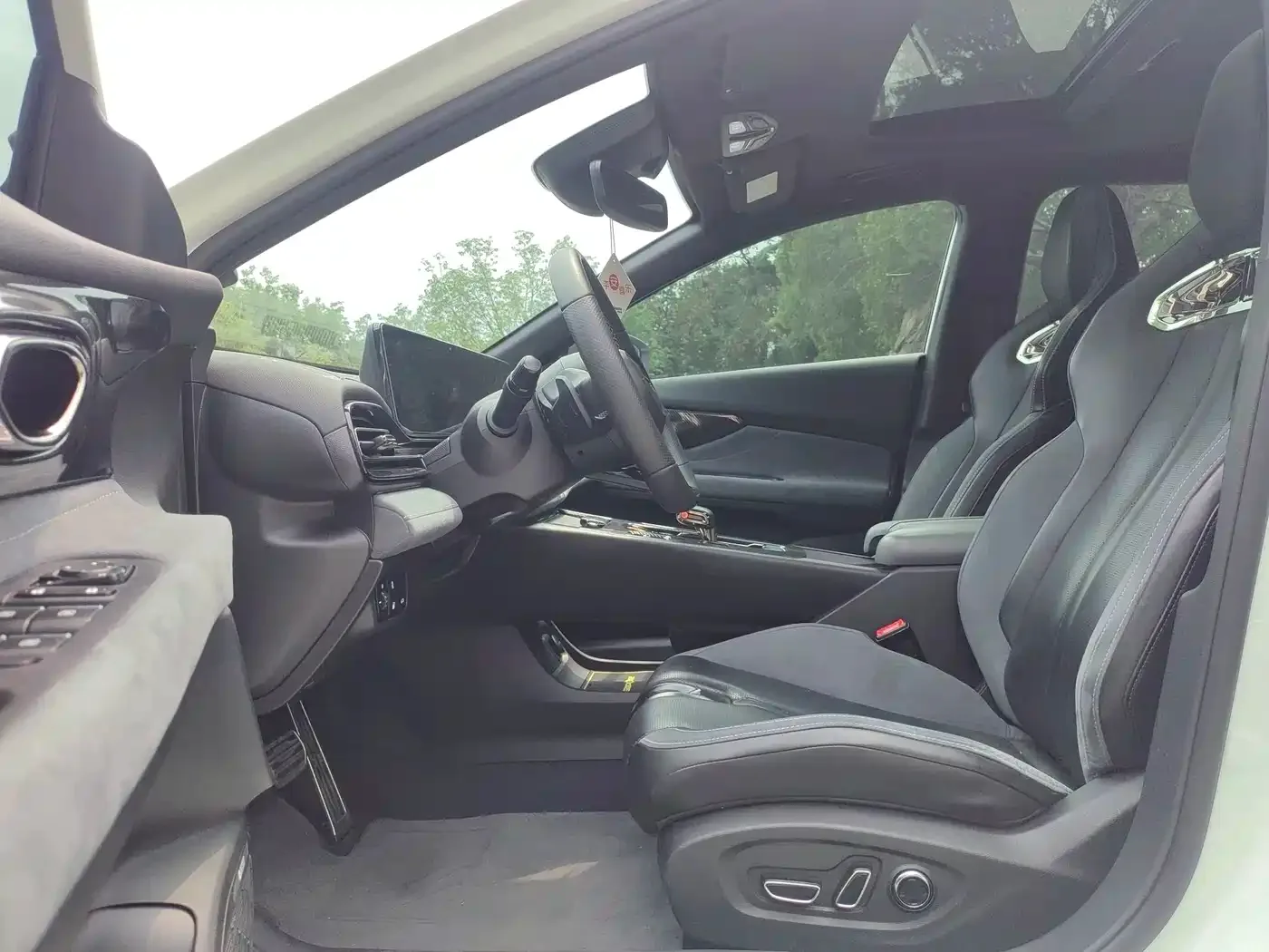 GAC Trumpchi Trumpchi Emkoo 2023 400T Auto R MAX — Фото автомобиля 4