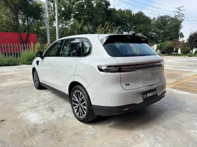 Leapmotor B10 — Фото автомобиля 7
