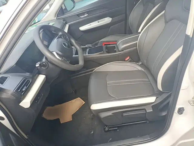 Dongfeng Fengshen E70 — Фото автомобиля 6