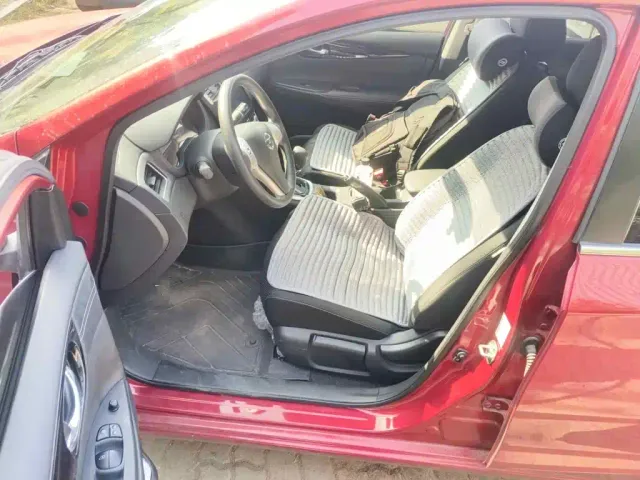 Nissan Tiida — Фото автомобиля 8
