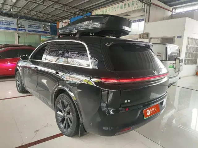 Li Auto L8 — Фото автомобиля 2
