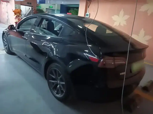 Tesla Model 3 — Фото автомобиля 4