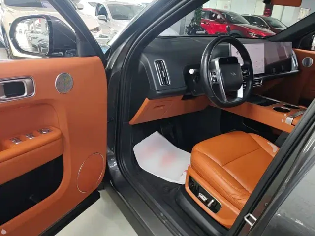 Li Auto L8 — Фото автомобиля 15