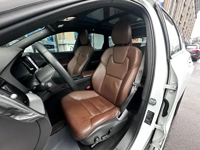 Volvo XC60 — Фото автомобиля 11