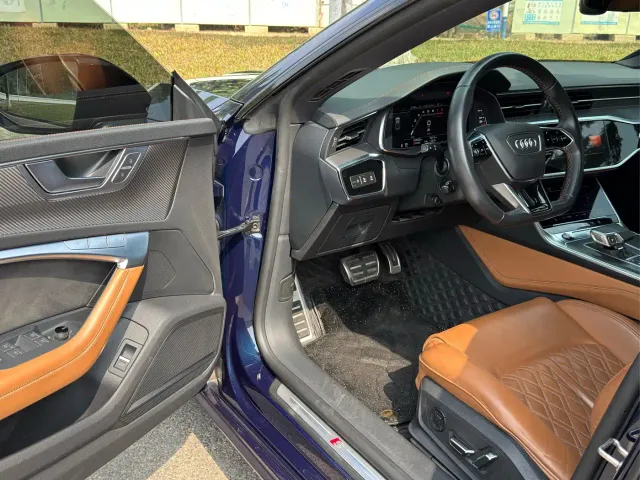 Audi A7L — Фото автомобиля 14