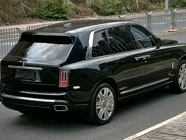 Rolls-Royce Cullinan — Фото автомобиля 18