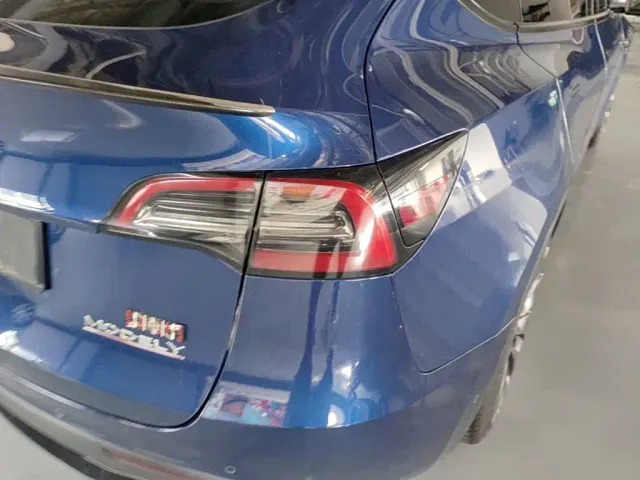 Tesla Model Y 2021 Performance High-Performance AWD — Фото автомобиля 7