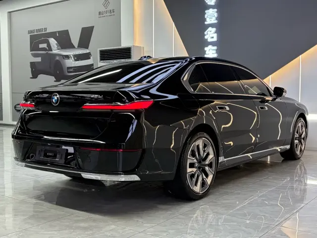 BMW BMW 7 Series 2023 Model 740Li Premium Luxury Package — Фото автомобиля 11