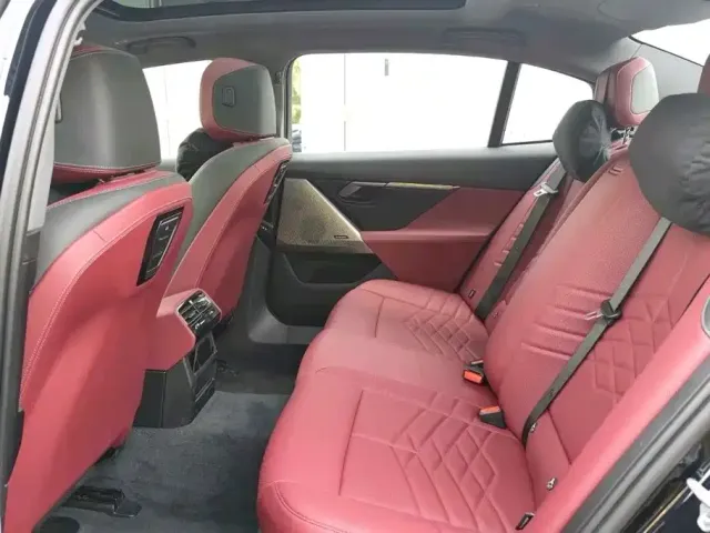 BMW 5 Series — Фото автомобиля 14
