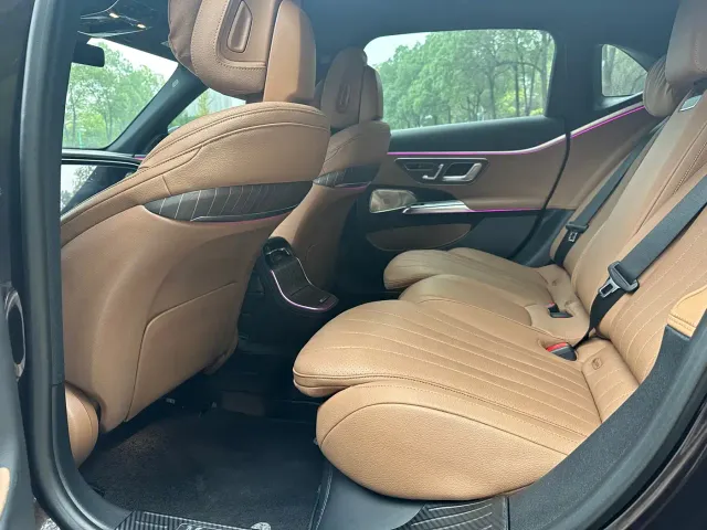 Mercedes-Benz E-Class — Фото автомобиля 7