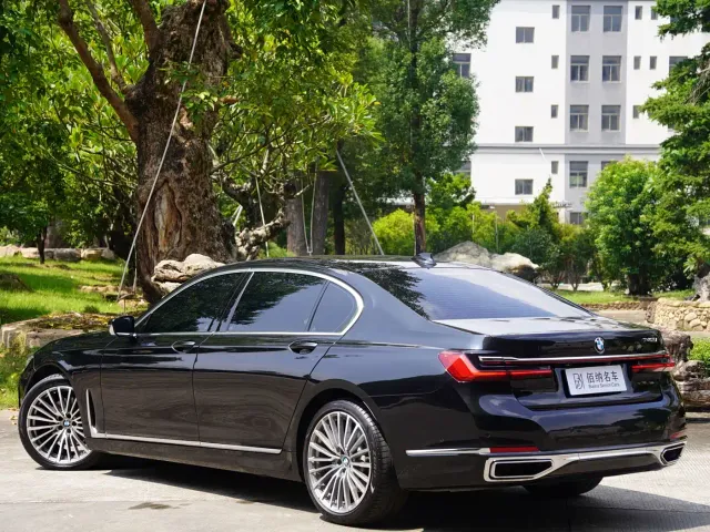 BMW 7 Series — Фото автомобиля 8