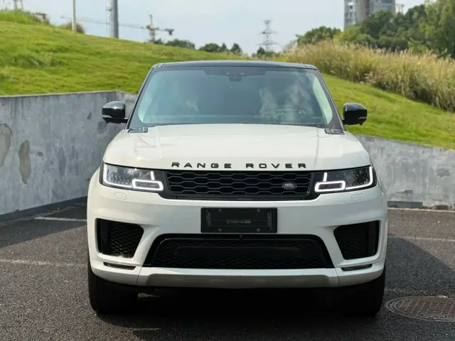 Land Rover Range Rover Sport 2022 3.0 L6 Gloss Black Edition — Фото автомобиля 2