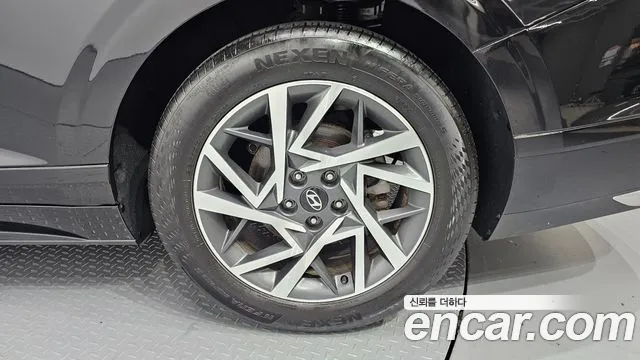 Hyundai Grandeur Grandeur (GN7) 2.5 Бензин 2WD — Фото автомобиля 21