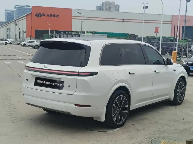 Li Auto L9 — Фото автомобиля 12