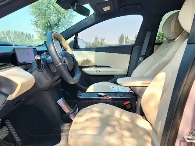Lynk & Co Z20 — Фото автомобиля 5