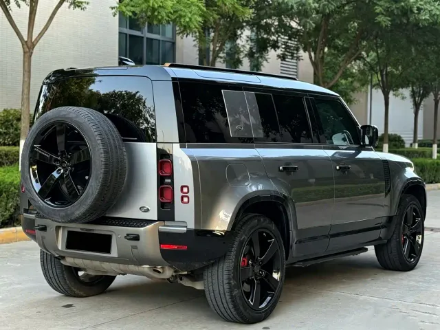 Land Rover Defender — Фото автомобиля 17