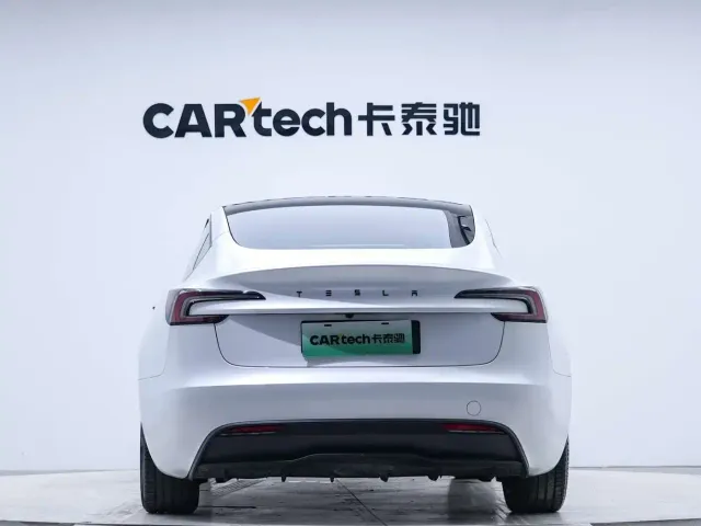 Tesla Model 3 — Фото автомобиля 9