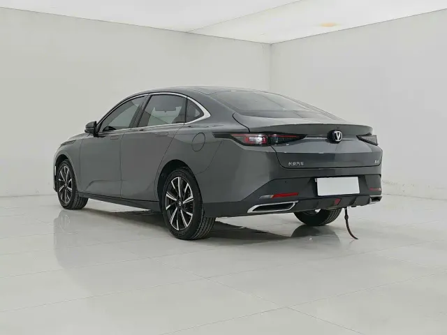 Changan Eado — Фото автомобиля 4
