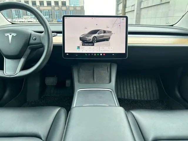 Tesla Model 3 — Фото автомобиля 11