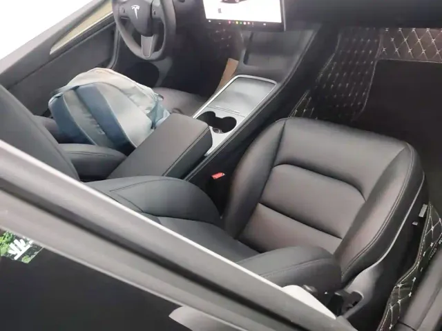 Tesla Model Y — Фото автомобиля 24