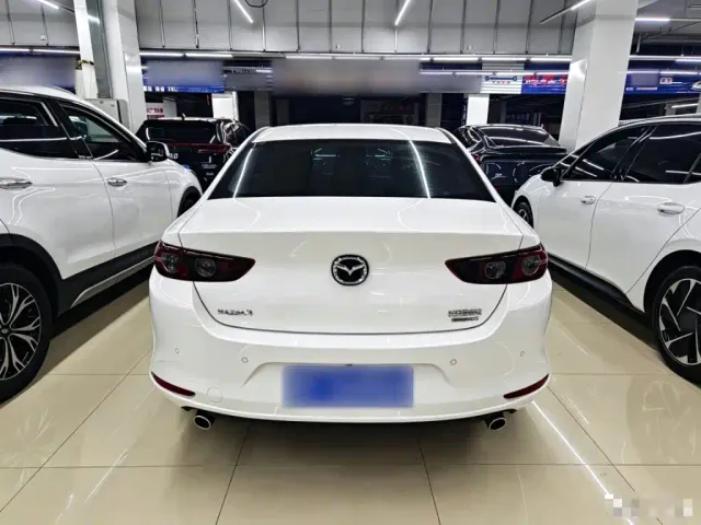 Mazda Axela — Фото автомобиля 5