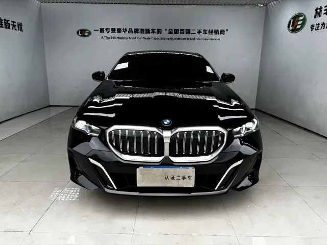 BMW 5 Series — Фото автомобиля 3
