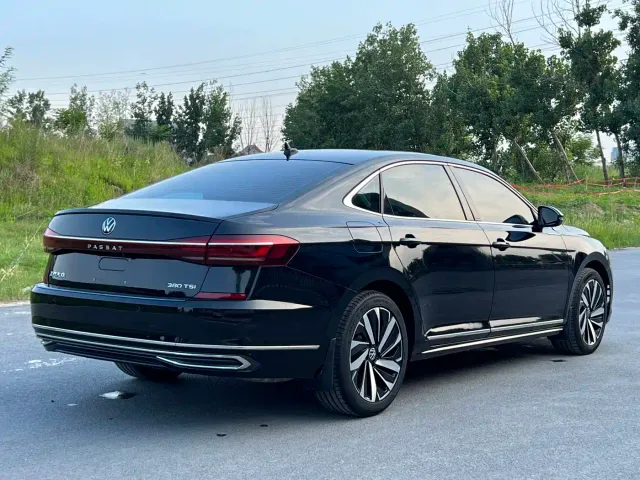 Volkswagen Passat — Фото автомобиля 7