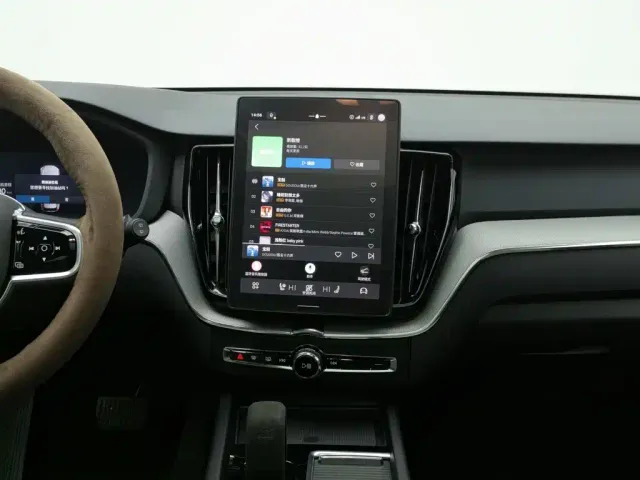 Volvo XC60 — Фото автомобиля 12